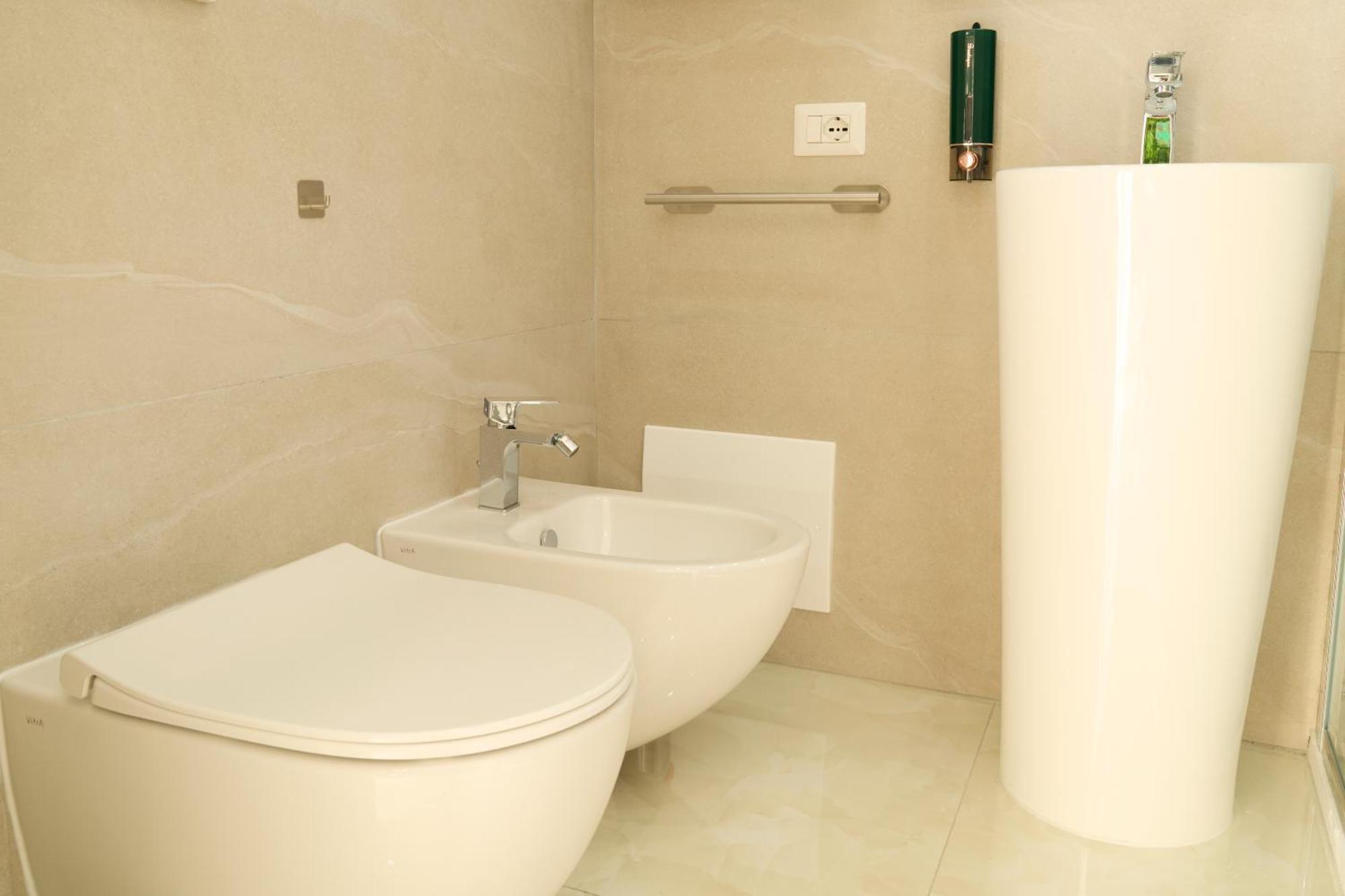 Napoli Central Lumina Suites Bagian luar foto