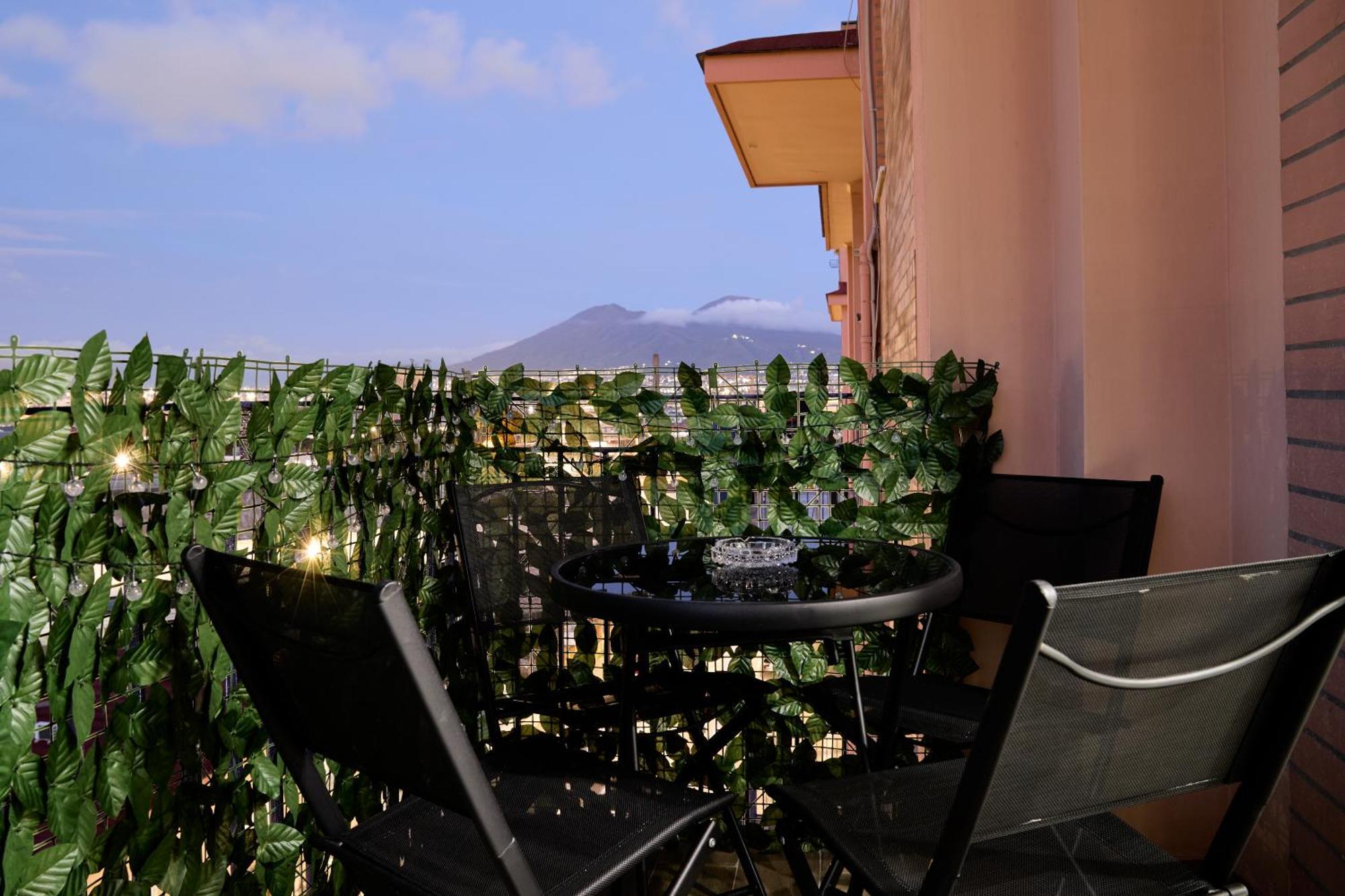 Napoli Central Lumina Suites Bagian luar foto