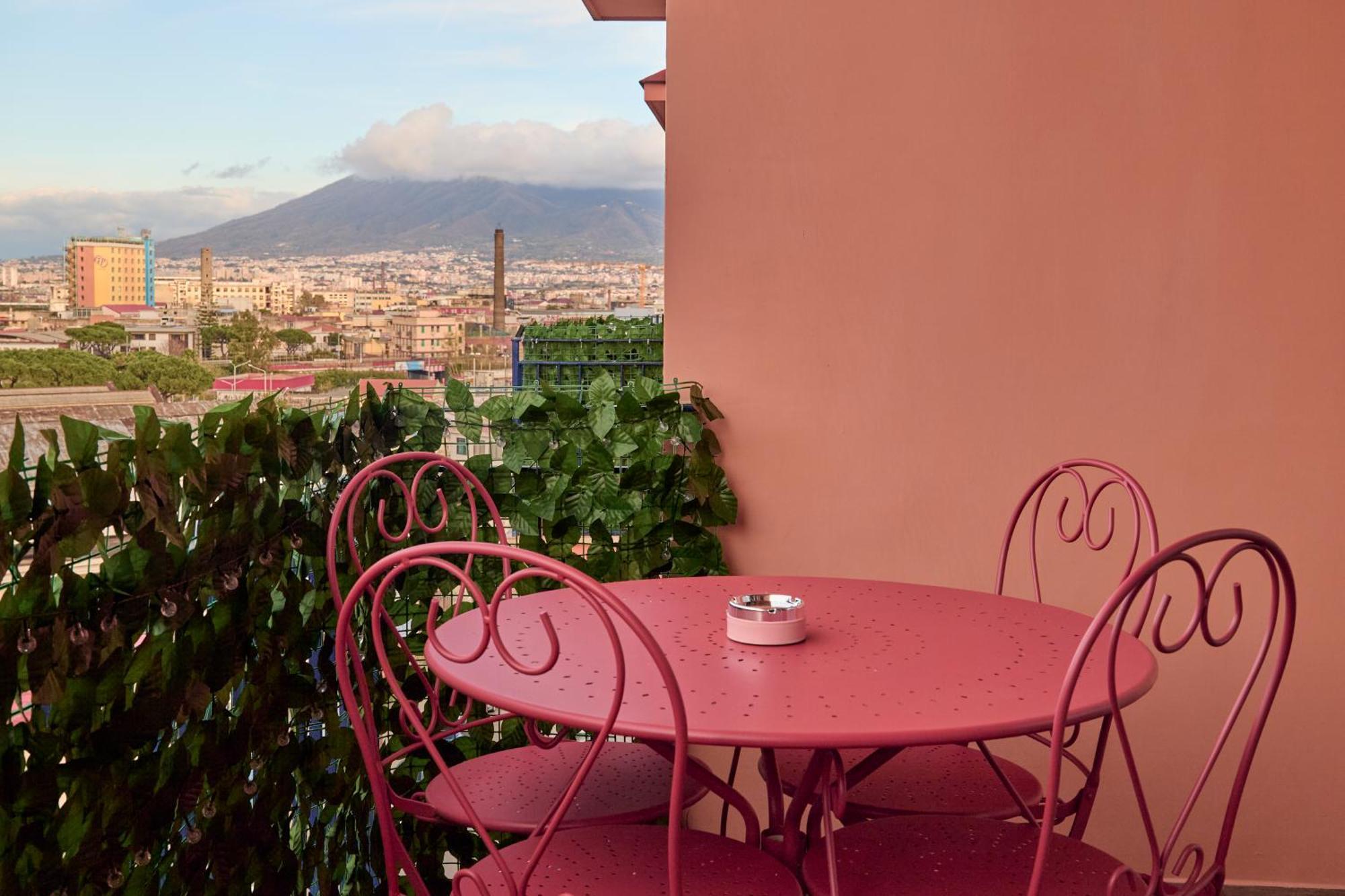 Napoli Central Lumina Suites Bagian luar foto